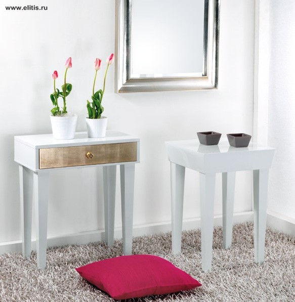 Столик для прихожей с зеркалом